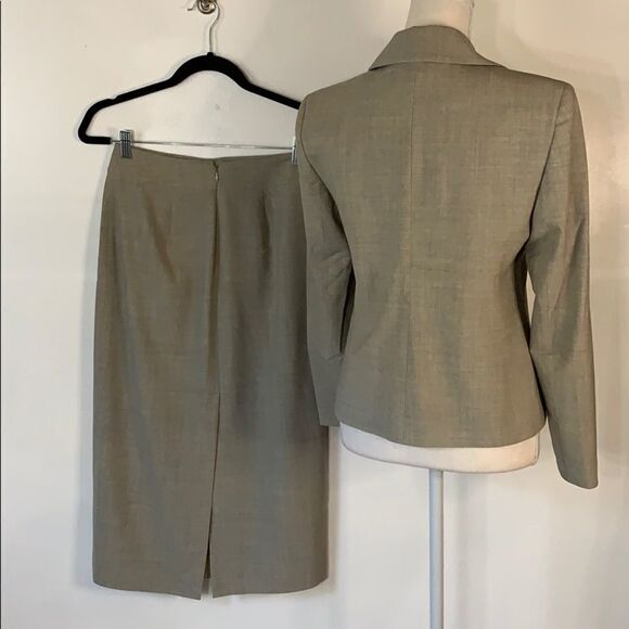 Ann Taylor Stretch Skirt Set Size 4/2 - Picture 7 of 17